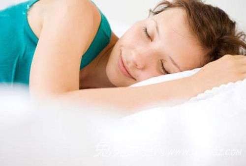 睡前十个坏习惯 让你难以入眠
