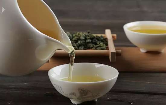 适量喝茶能防止秋季皮肤瘙痒