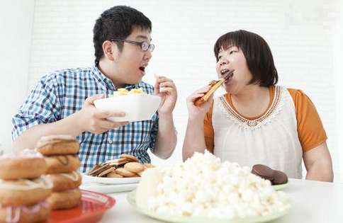 吃太多太饱容易撑出十种疾病