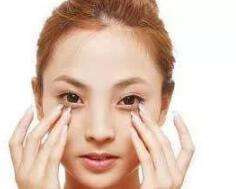 精油按摩消除黑眼圈、舒缓眼袋的护理方法！