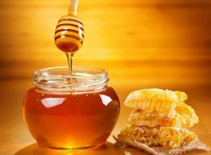 蜂蜜泡水好处多，具有三大养生的功效，堪称“天然饮品”！