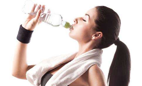 起床后喝温水对身体养生有哪些好处呢？