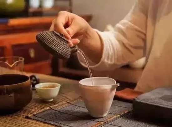 女人喝茶益处多，但要喝对才养生！