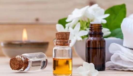 茶树精油祛痘方法：面膜吸收法